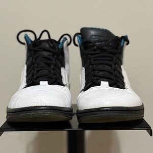 Jordan Retro 1 Men's Athletic Shoes - Black and White